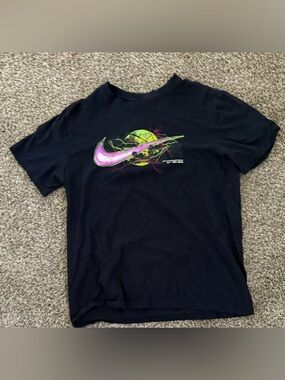 Men’s Nike Basketball Swoosh Lightening T-Shirt ~ Navy Blue ~ Size M